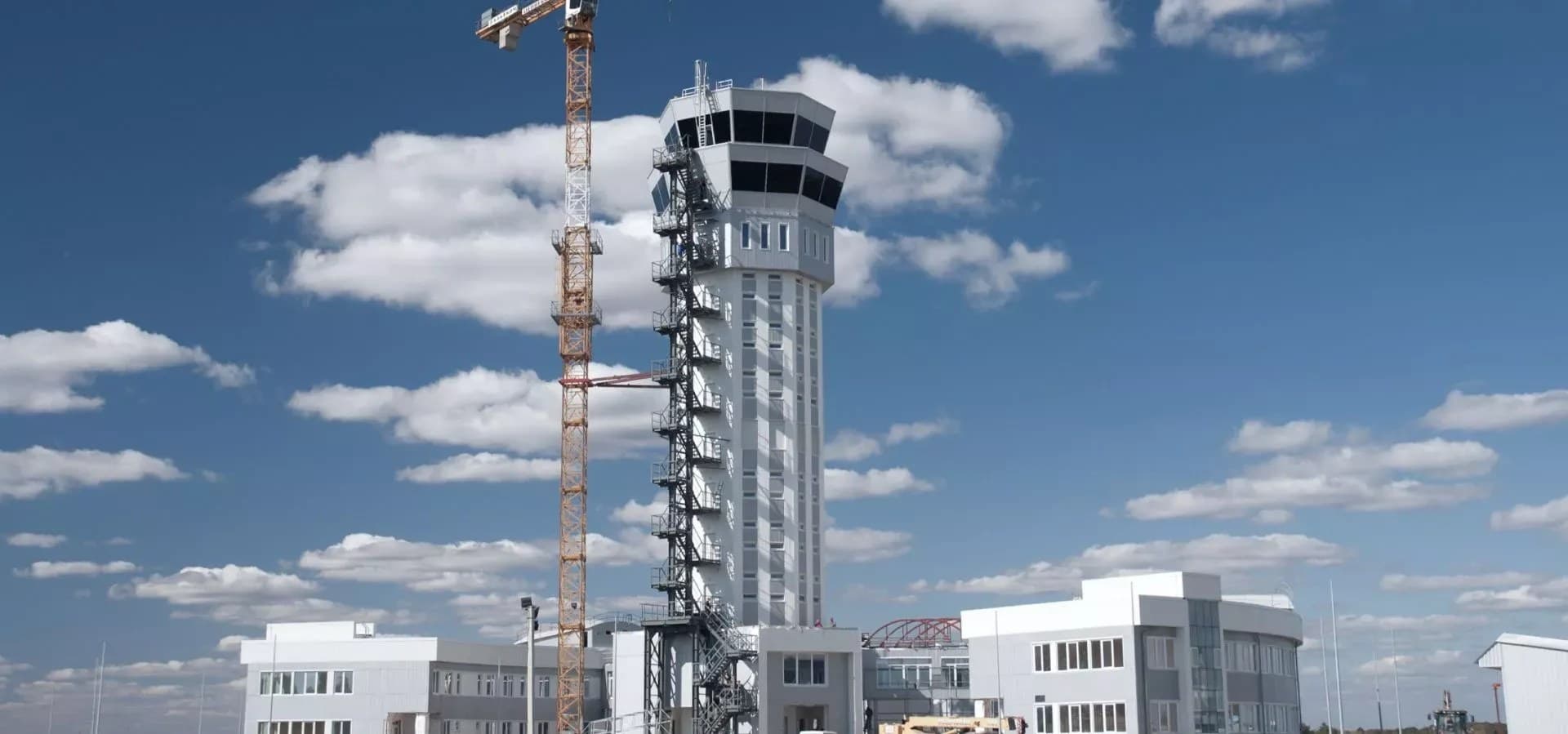 Donetsk Airport control-tower construction · ALTCOM historical archive
