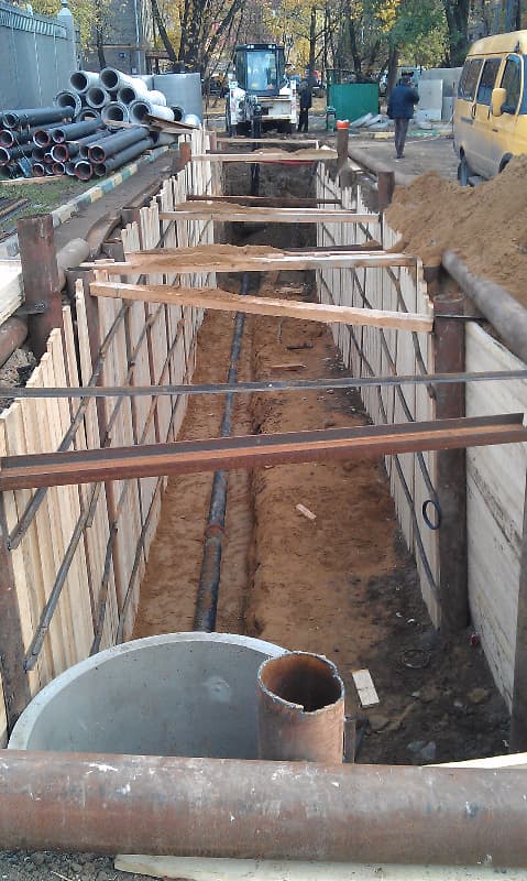 Trench shoring